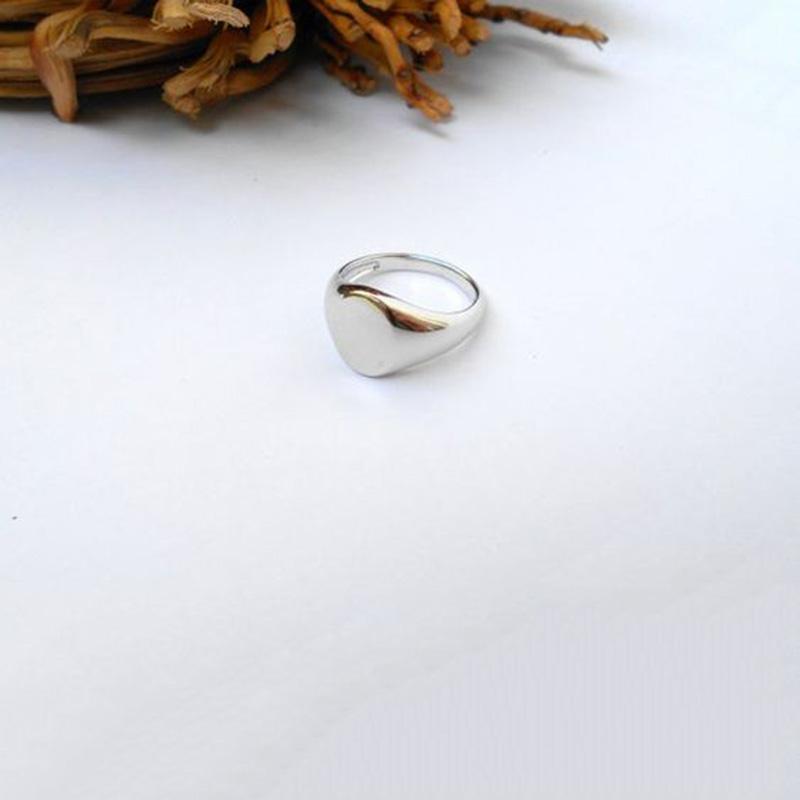 

2026 Fashion Personalized Initial Signet Ring for Women Minimalist Alphabet Stamp Statement Ring Blogger Loves Unique Gift 10&Custom срібний
