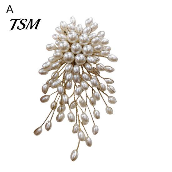 Faux Pearl Lapel Pin Exquisite Romantic Brooch Gift Exaggerated Elegant Pearls Flower Costume Accessories A