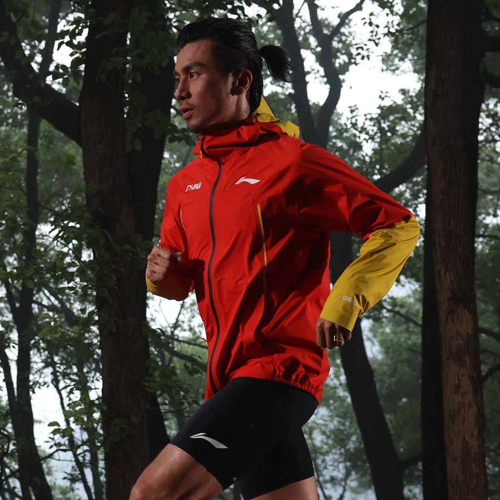 Li Ning Running Series Hooded Waterproof Breathable Quick-Dry Reflective Print Outdoor Running Trail Running Jacket Unisex Jacket Red Yellow ACFV005-4