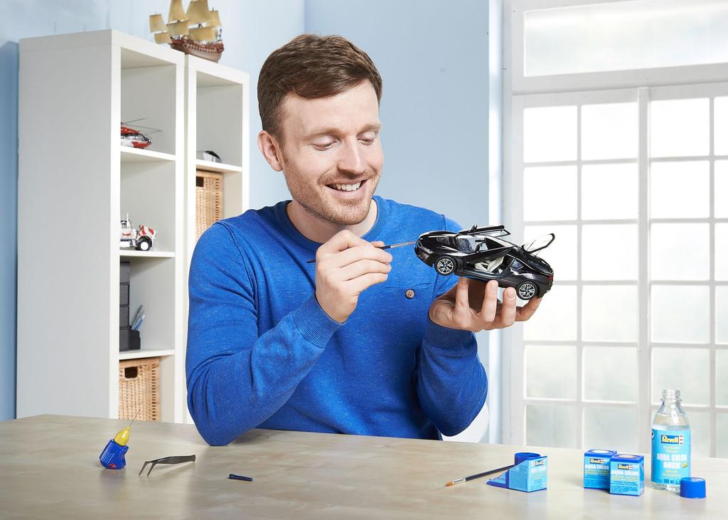 German Revell BMW i8 plastic model (Revell) 1/24
