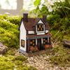 Casa di Zucca in Miniatura, Decorazione Autunnale in Resina con Texture di Piastrelle Intagliate a Mano e Dettagli di Zucca, Casa in Stile Legno Britannico Retrò per Halloween