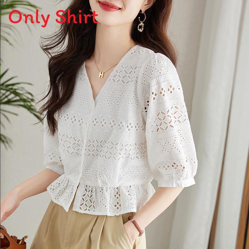 Cotton Embroidered Short Sleeve Shirt For Petite Women With V Neck And Floral Design