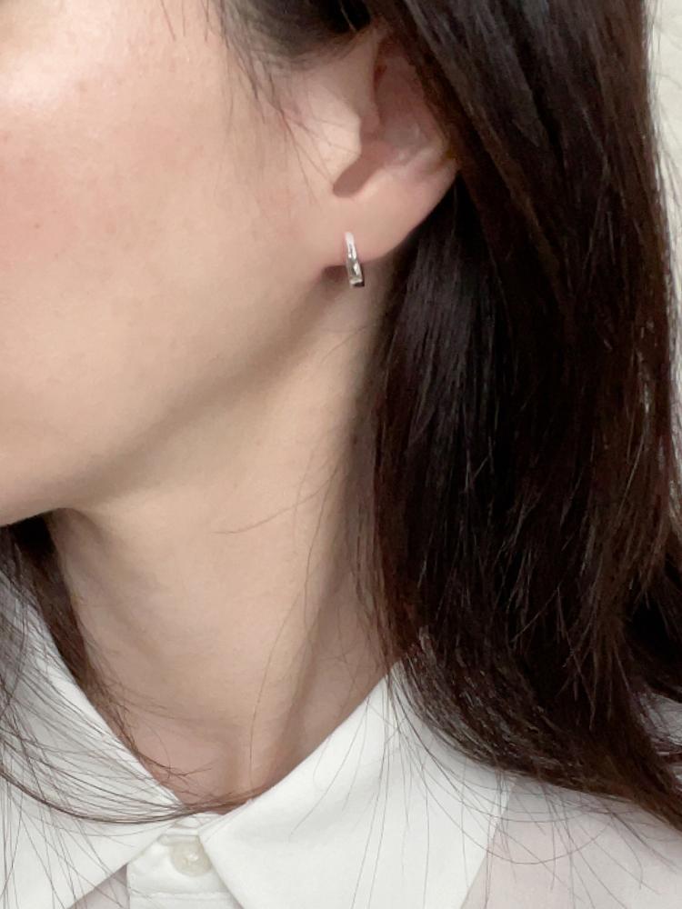 Elyona Ela 01 Earrings One-Touch Sleek Earrings
