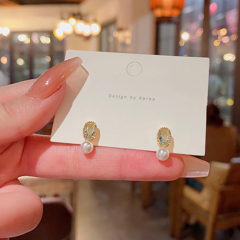 

925 Silver Zircon & Pearl Earrings - Elegant, Trendy, Minimalist Design for Women