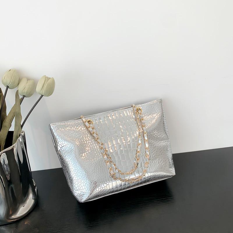 Trendy Black Tote Bag With High-end Feel And Street Style Elements