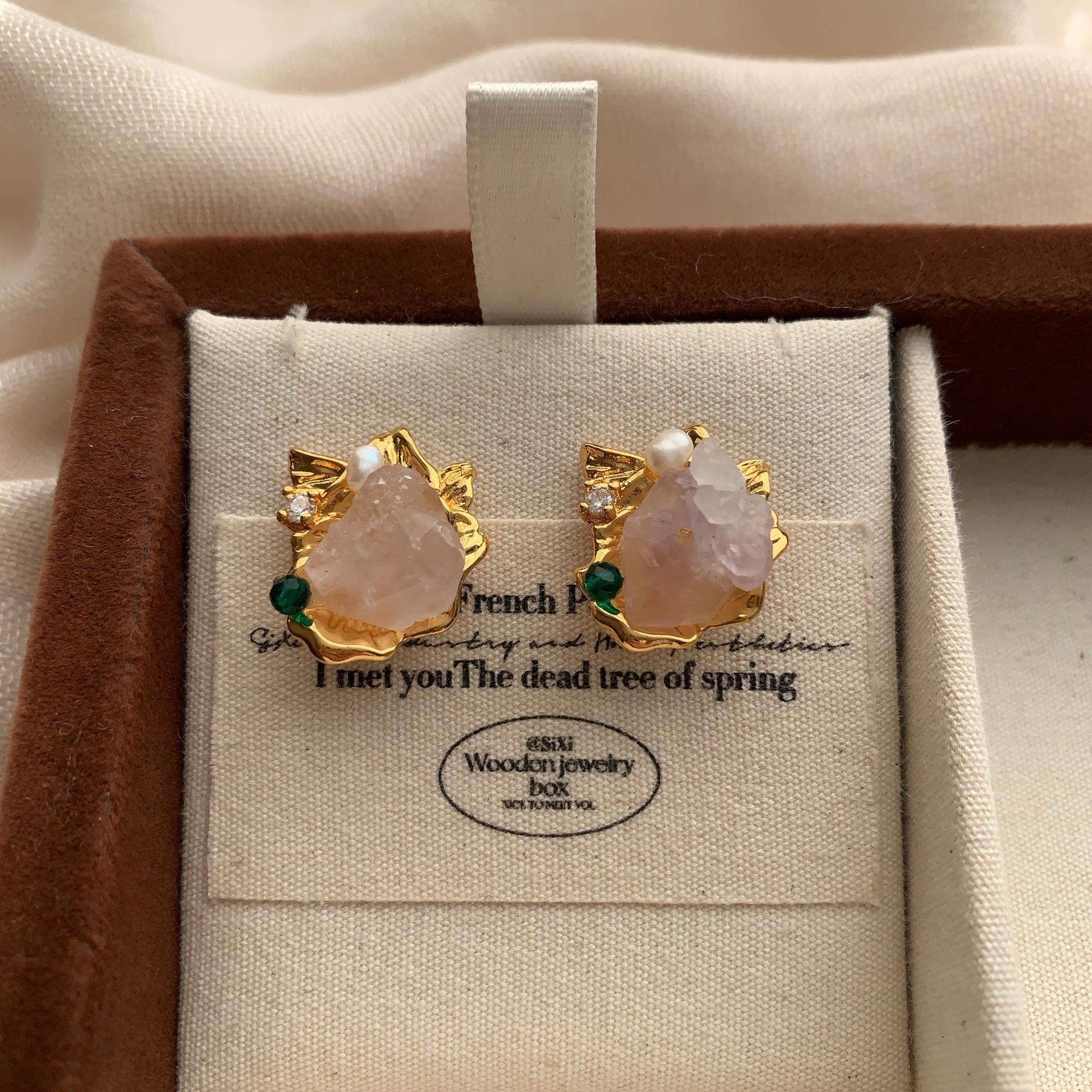 

Нерегулярні Натуральні Порошкові Кристали Необроблені Камені Гвоздики Ретро Натуральні Повсякденні Вишукані Нішева Мода Універсальні Сережки Жіночі