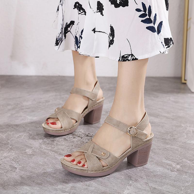 New Summer European And American Metal Buckles Thick Heels Comfortable Large-Size Women's Sandals Elegant And Fashionable