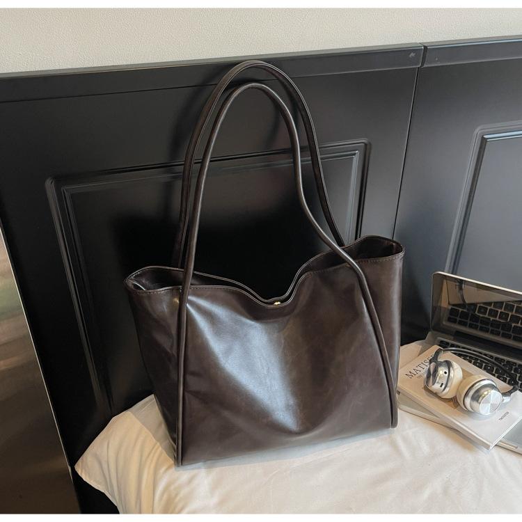 Autumn and Winter New Bag Women's 2025 Retro Large-capacity Tote Bag Underarm Bag Fashionable Commuter Shoulder Bag Tide