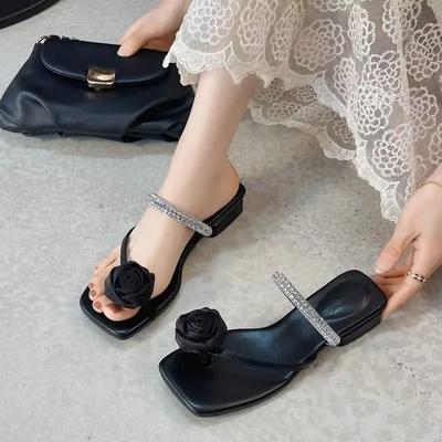 Zehentrenner Sommer Outdoor Damen Hausschuhe Schuhe für Damen 2025 Neu Niedriger Absatz Quadratische Zehe Moderne Hausschuhe