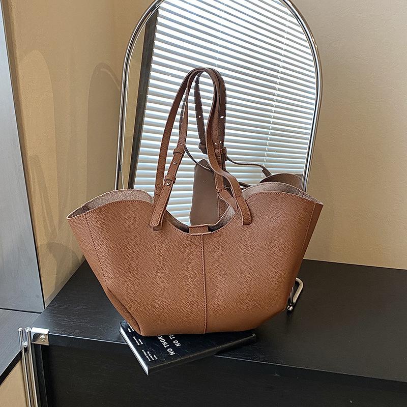 New Korean Large-Capacity Tote Bag Women'S Soft Leather Commuter Shoulder Bag Versatile Underarm Bag Fashionable Wing Bag