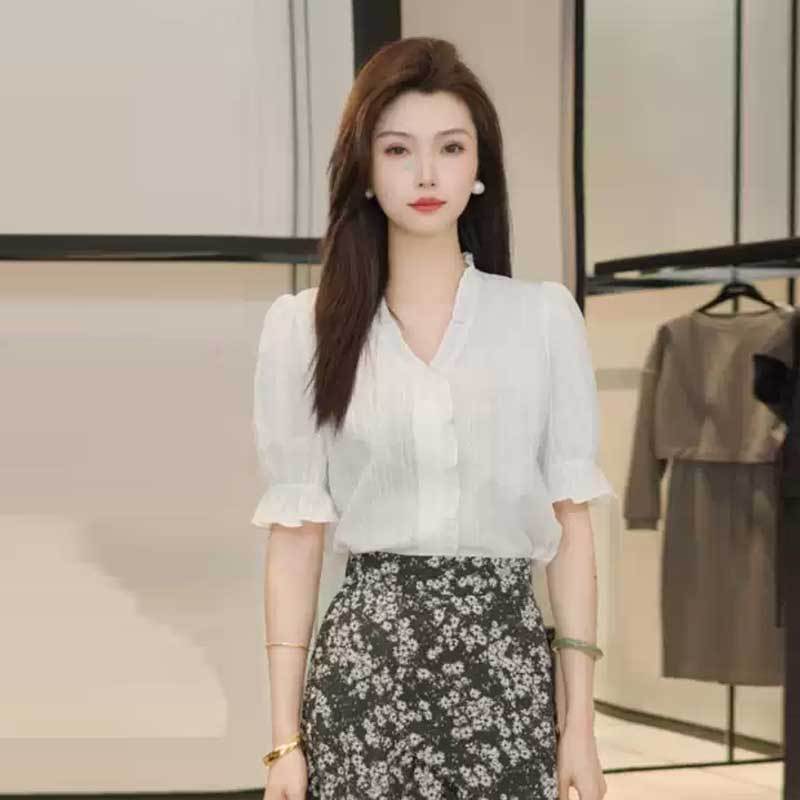 Shopping Mall Spring and Summer New Fashionable Versatile French Fungus Edge V-neck Bubble Sleeve Short-sleeved Shirt 111169