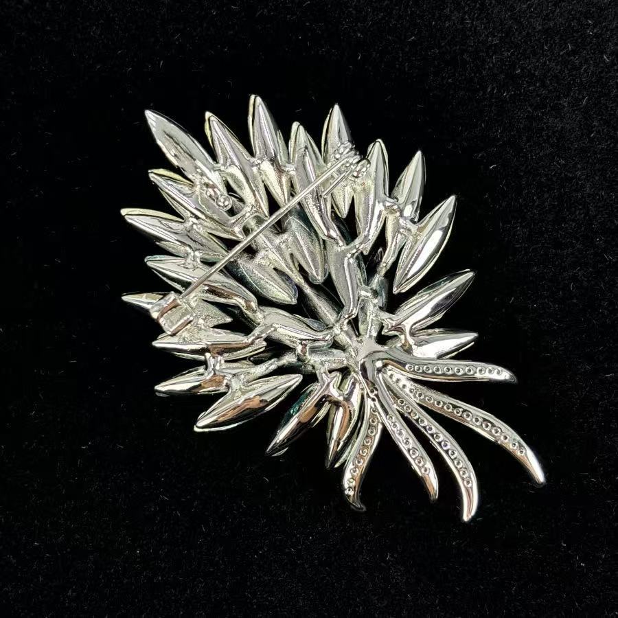 Elegant Crystal Wheat Sheaf Brooch Fashion High-End Lapel Pin Decorative Clothing Accessory for Jackets Coats and Dresses