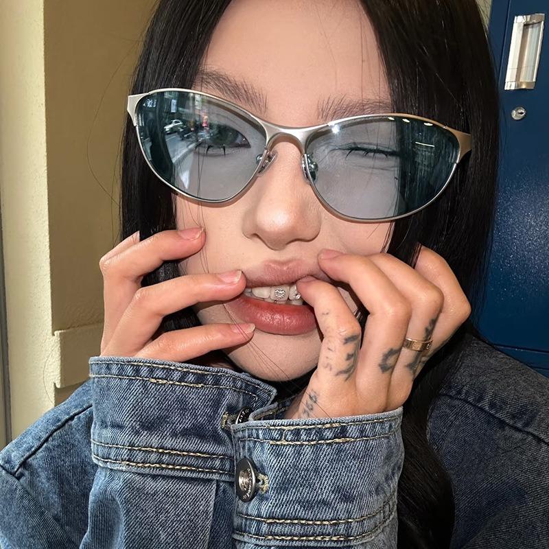 Futuristic Technology Sunglasses Spicy Girl Style Hip Hop Sunglasses Travel Fashion Goggle Shades Retro Cat Eyes Sun Glasses
