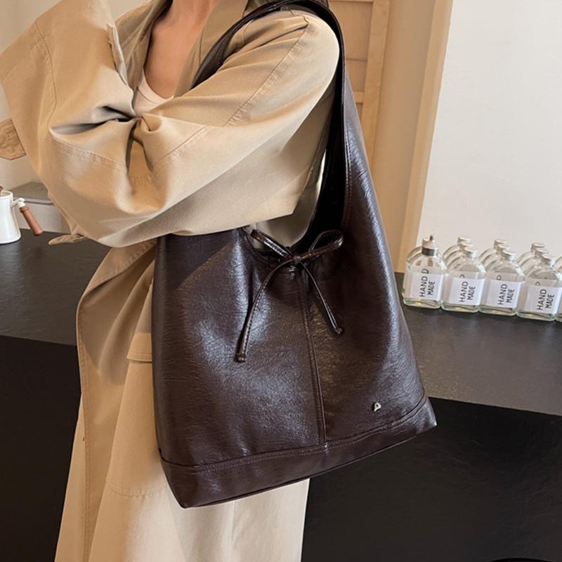 Wine Red Soft Leather Underarm Bag Women's Wide Shoulder Strap Large Capacity Shoulder Bags Temperament Bow Love Tote Bag