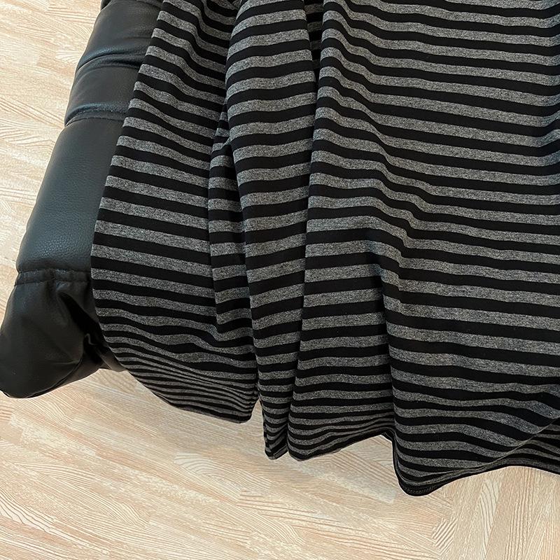 Damernas Oversized Svart och Grårandiga Långärmade T-shirt - Hösten 2025 Stil