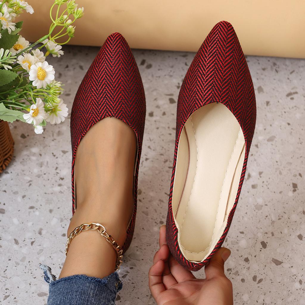 Korean Version of Foreign Trade New Pointed Embossed Flat Bottom Shallow Mouth Single Shoes Women's Large Size V Mouth Breathable Lazy Work Shoes