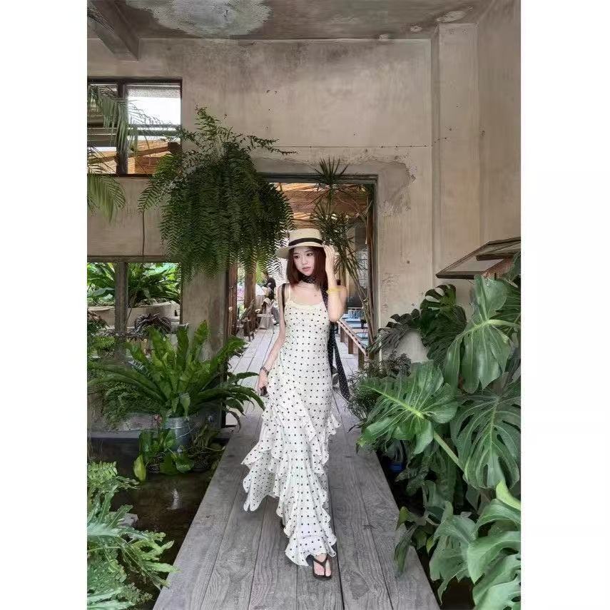 White polka dot fungus lace suspender dress, female giant looks good, beautiful in early spring, waist and thin hip skirt