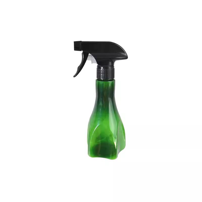 Ultra-Fine Mist Spray Bottle for Salons, Barbers, and Home - Five-Point Sprayer for Moisturizing.