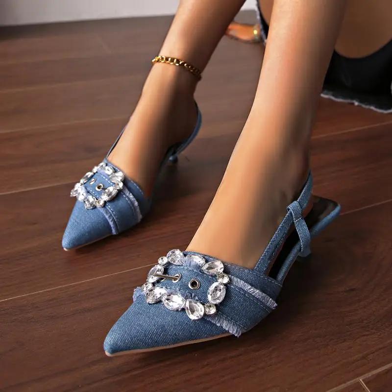Fashion Fashion Denim Sling Back Pumps Women Sexy Pointed Toe Medium Heel Sandals Luxury Glitter Buckle Decoration Dress Party Sandals