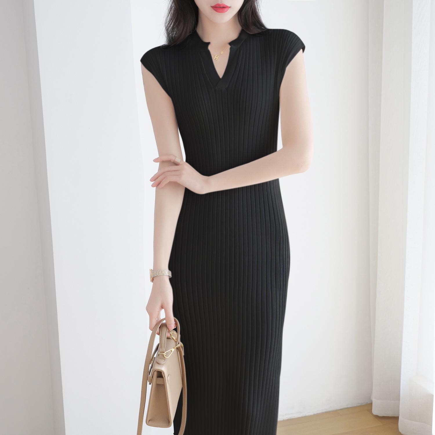 

Летнее вязаное платье 2025 в французском ретро-стиле с V-образным вырезом, приталенного силуэта и разрезом – женский стиль с короткими рукавами Small чёрный