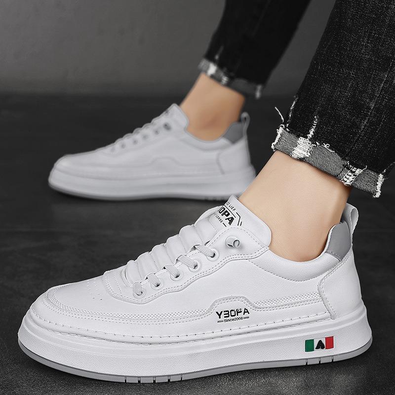 Herrenschuhe Frühling und Herbst neu Lederoberfläche atmungsaktiv vielseitig weiche Sohle Einschlupf lässige Mode vielseitig rutschfeste Board-Schuhe