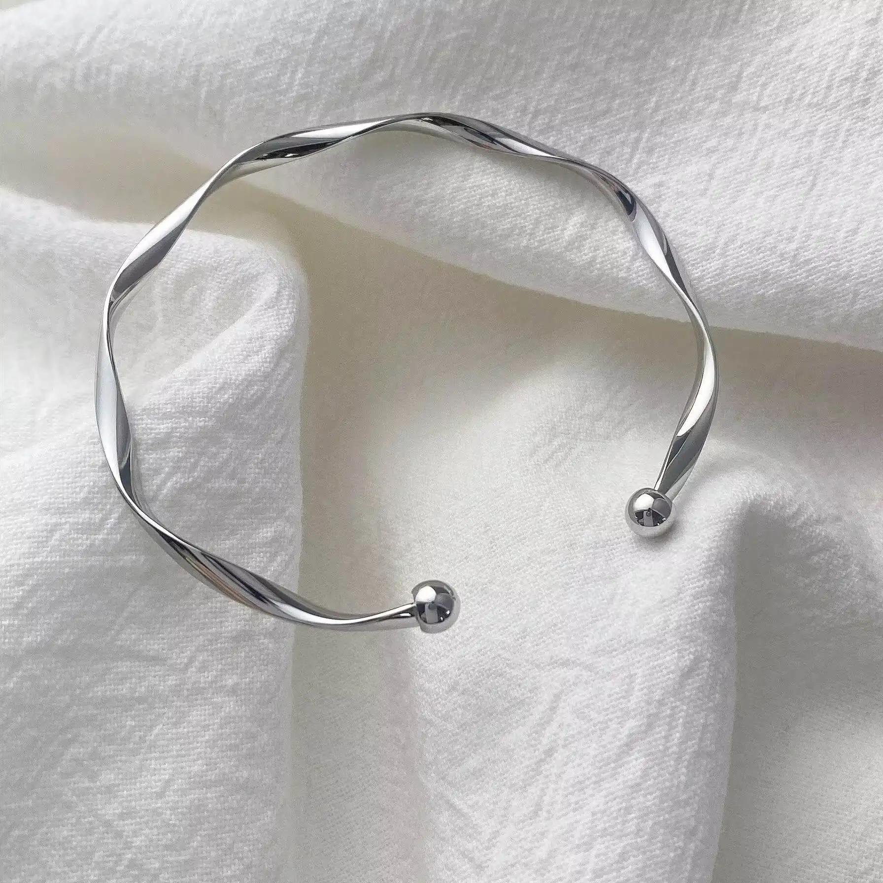 

Euro-American Personality C-Shape Hollow Out Splice Adjustable Opening Bracelet for Woman Simple Metal Bangle Party Zircon Gift