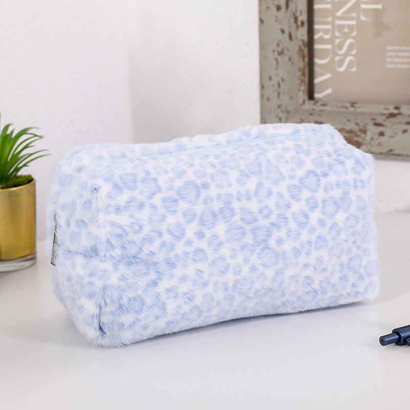 Durable Fuzzy Makeup Bag Large Capacity Leopard Print Toiletry Organizer Portable Cosmetic Bag Girls Travel Storage Pouch