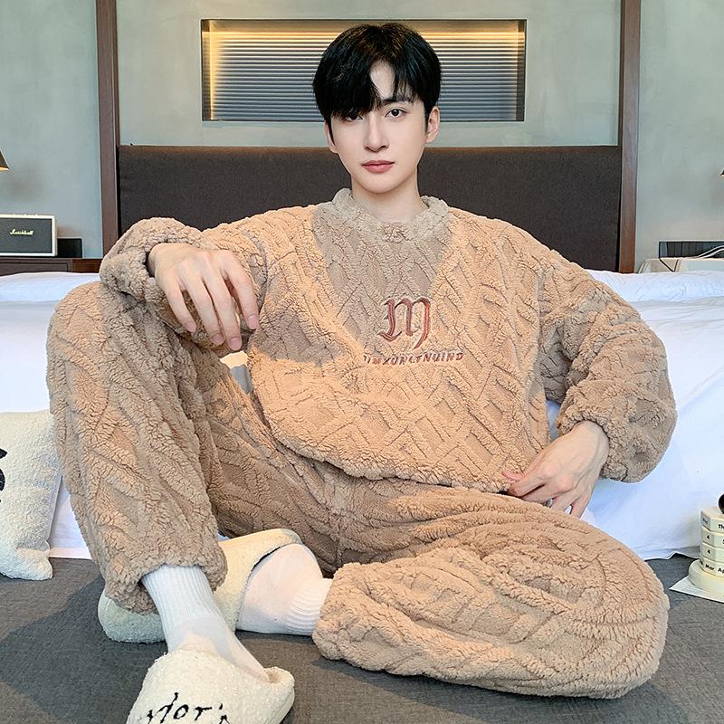 

1 комплект мужской повседневной пижамы с круглым вырезом, мультяшный принт, трикотажная ткань из полиэстера, слегка эластичная, свободный крой, теплый комплект домашней одежды на осень/зиму XXXL