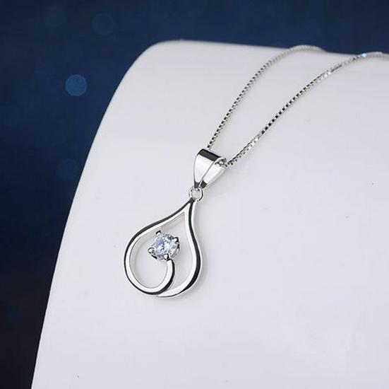 Elegant Zircon Water Drop Flower Pendant Necklace