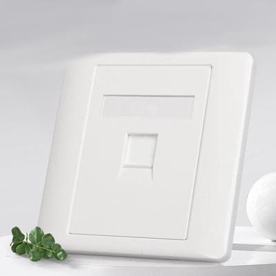 Zásuvkový panel s čelním panelem sítě Ethernet