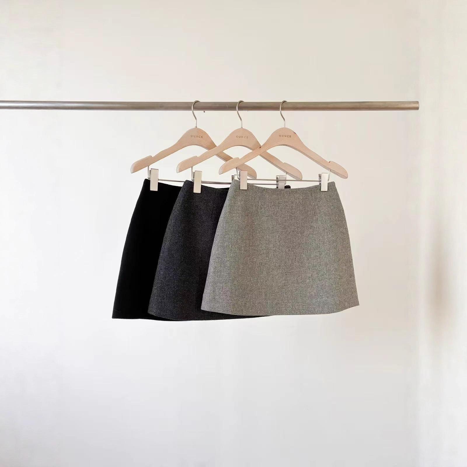 

Spring 2026 Solid Color Wool A-line Skirt for Women - Short, Simple, Versatile Design Medium чёрный