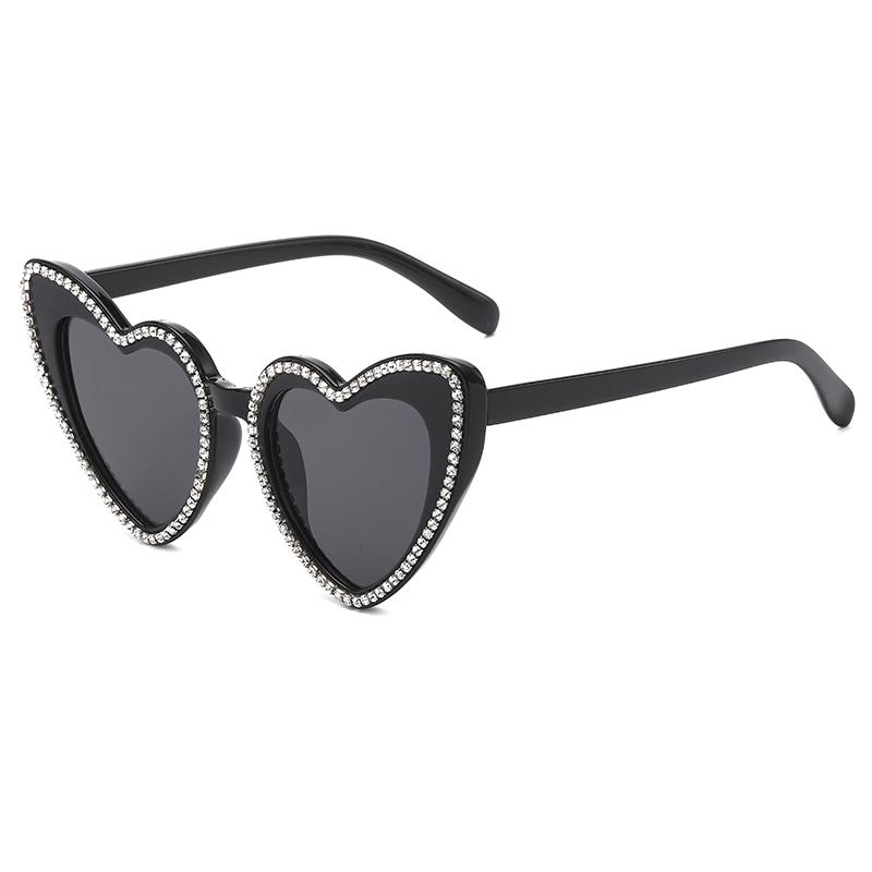 Heart Sunglasses Women Summer Outdoor Cat Eye Diamond Decoration Personality Y2K Sun Glasses Classic Eyewear Female Shades