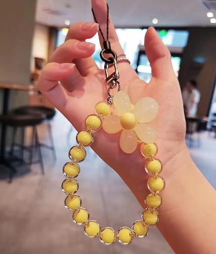 Hot Selling Colorful Fashion Women's Hanging Chain Ring Code Wrist Strap Clip Cute Flower Bead Mobile Phone Lanyard