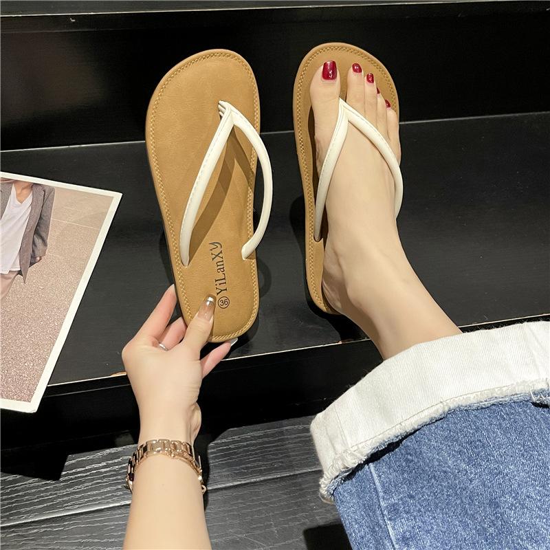 New Flip-flops Women Summer Wear Internet Celebrity Beach Toe Slippers Women Simple Classic Women Flat Cool Slippers