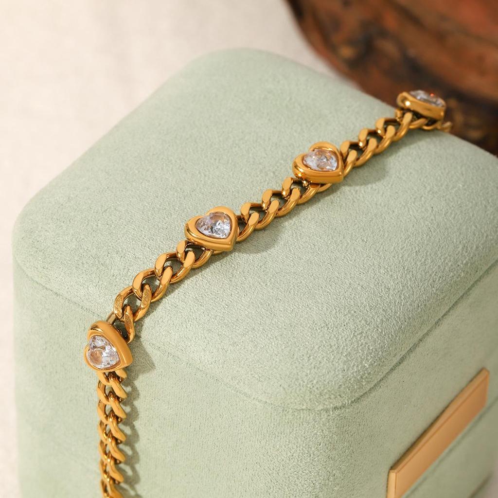 Luxurious Diamond Heart Bracelet - 18k Gold-Plated Stainless Steel with Zircon Encrusted Titanium.