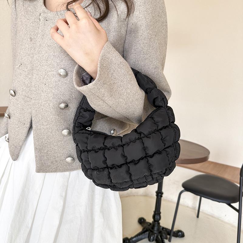 Chic Mini Borsa a Mano Pieghettata Nuvola - Nuovo alla Moda Design in Cotone Piuma
