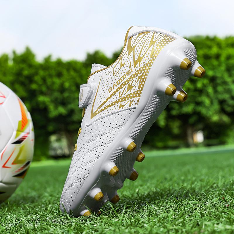 A Pair of Boys and Girls Four-season Leather Football Boots with Long Studs Wear-resistant Football Shoes Sizes 31-39
