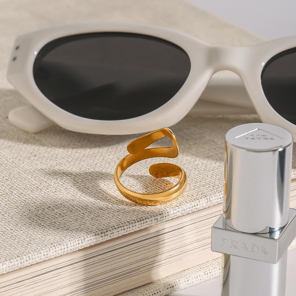 Youthway Minimalist Versatile  Gold Plated Stainless Steel Smooth Line Hollow Ring For Unisex Waterproof Jewelry Daily Wear