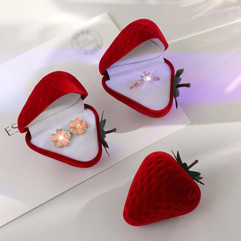 1-8PCS Strawberry Ring Box Flocking Simulation Strawberry Ring Box Creative Gift Jewelry Packaging Box Accessories Storage Box