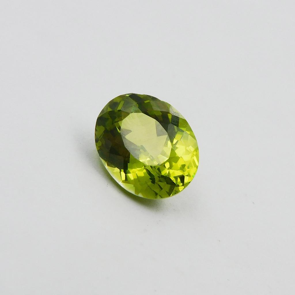 Natural Green Sapphire Loose Gemstone Lite 3.95 ct Oval Cut September Birthstone for Gem Collections