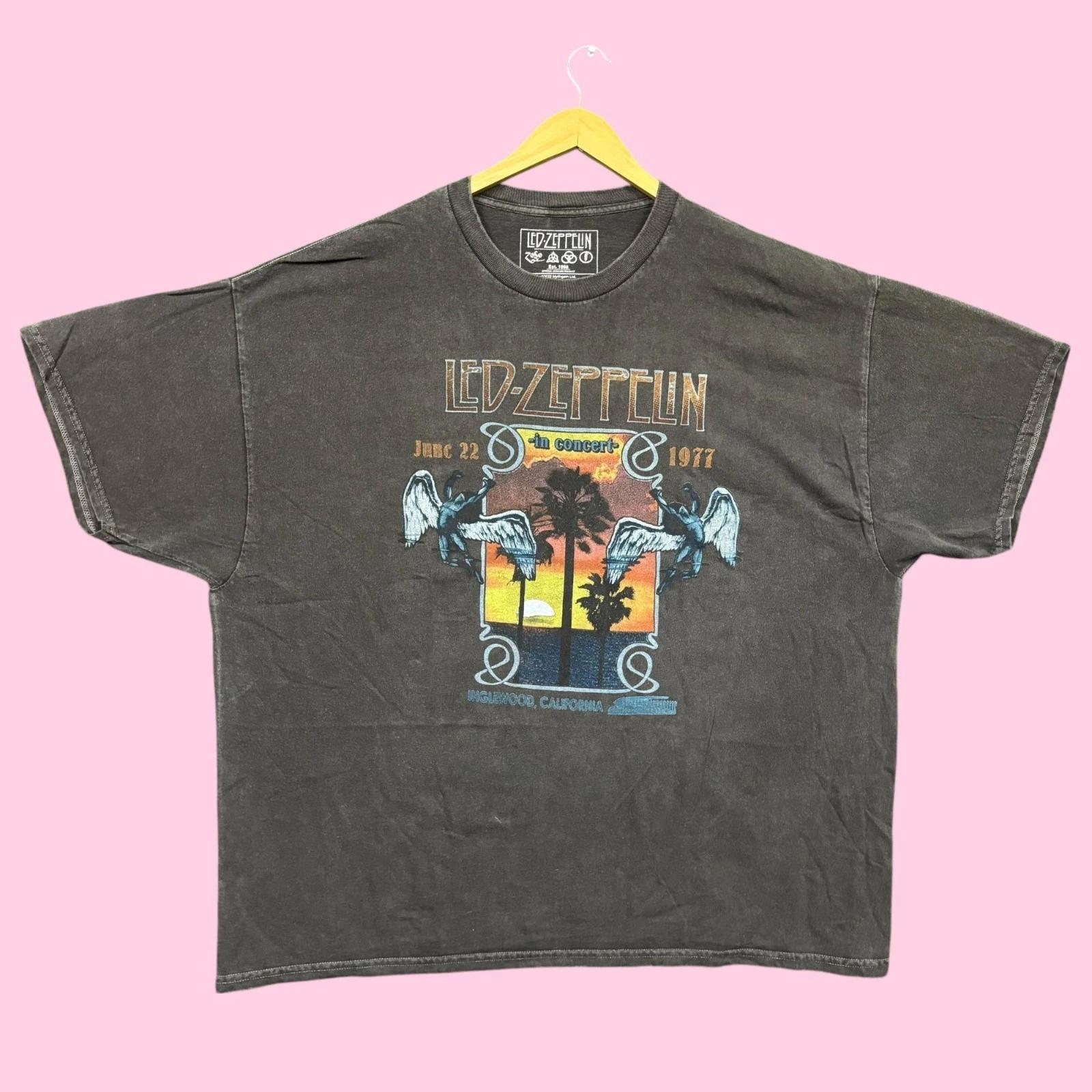 

Led Zeppelin In Concert 1977 Rock Band Tee 2X/3X 3XL