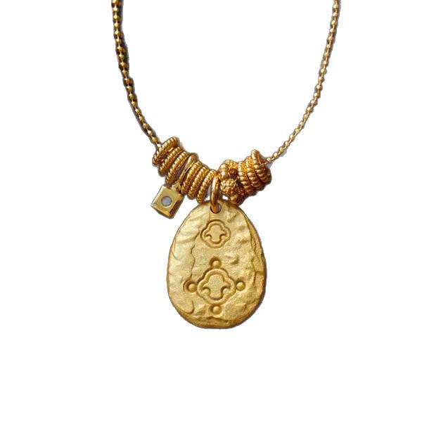 Xiaohongshu Bestseller: Gelber Wohlstandsgott geflochtene Halskette mit Blattgold und schwarzem rundem Anhänger im neuen chinesischen Stil.