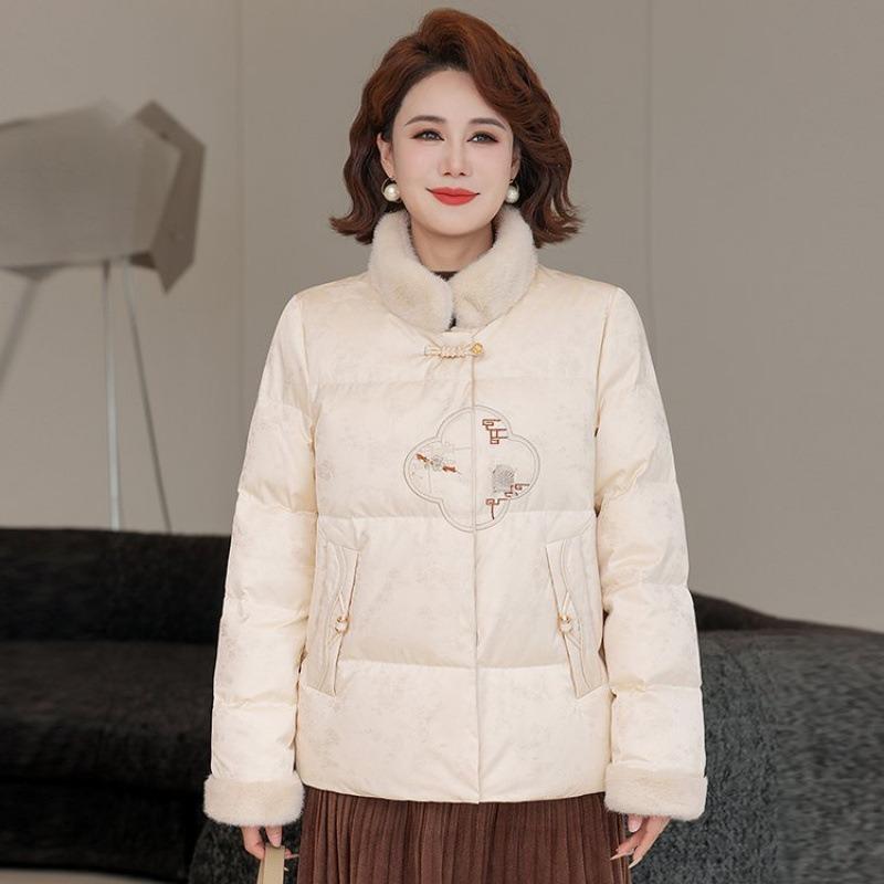 

Middle-aged and elderly women s white duck down models keep warm and light mother down jackets, short jackets elegantly cover their stomachs 5XL [recommended 150-80kg] бежевый