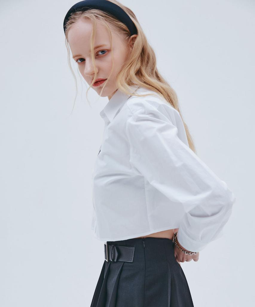 ETRE AU SOMMET Easy Logo Crop Shirt (White)
