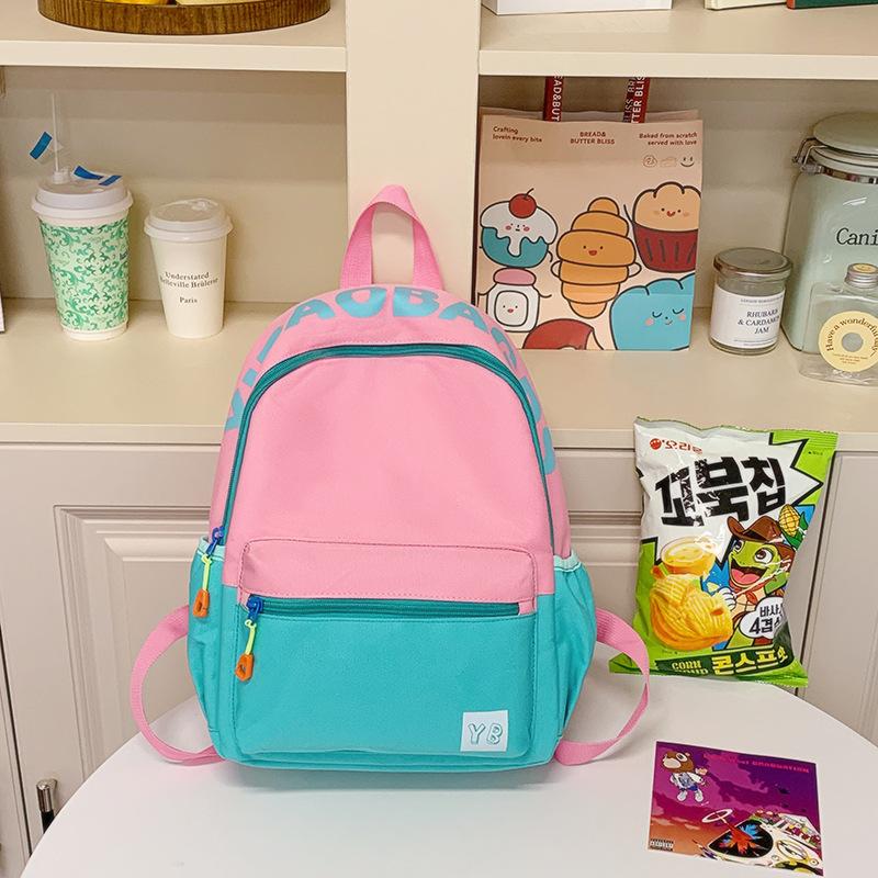 The schoolbag has high value, sweet, fresh and cute printing back, and the leisure and large capacity of junior high school students.