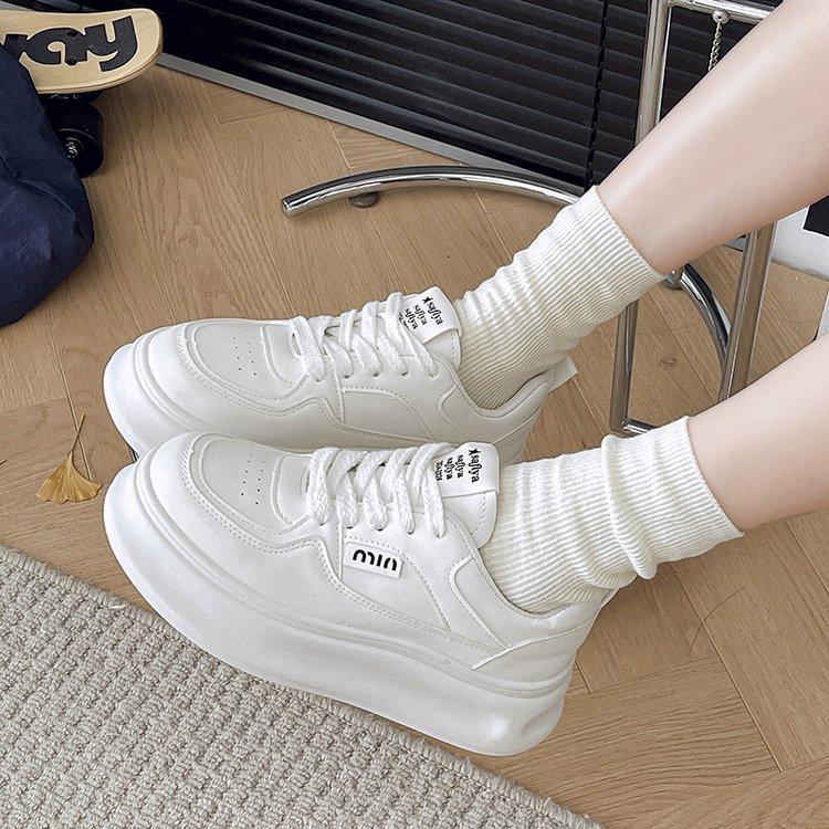 Neue vielseitige Muffin-Schuhe für Damen im Frühjahr und Herbst, schwarz-weiße Schuhe mit dicker Grundplatte, 2024 neue, verstärkte Freizeitsportschuhe