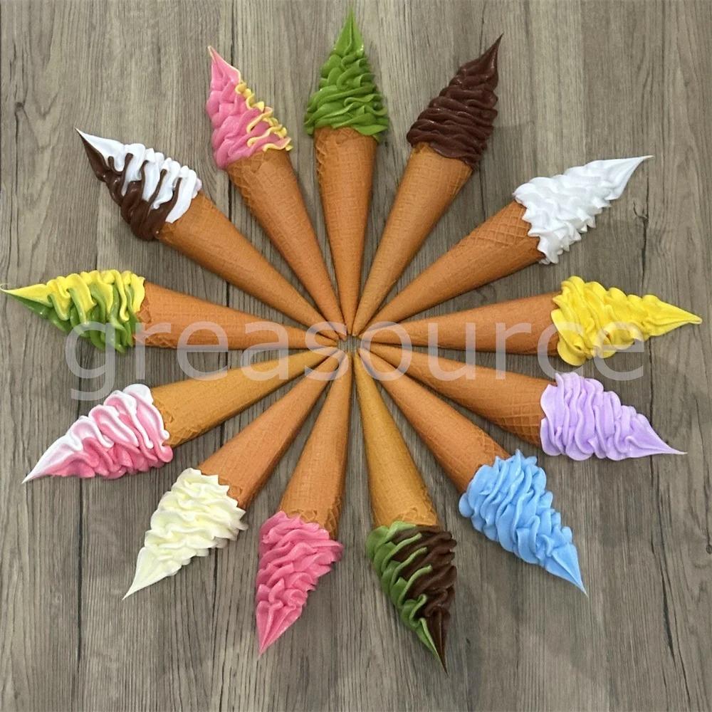 Plastikowy Model Symulujący Jedzenie Dekoracja Rekwizyt Podwójne Kolory DIY Lody Sztuczny Rożek Waflowy 17cm 6.7cala Pokaz Wideo ASMR