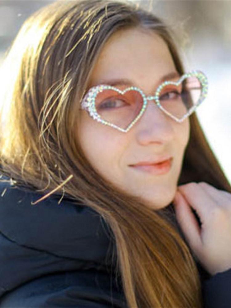 Love Heart Diamond Sunglasses for Women Brand Designer Style Latest Fashion Gradient Eyewear Rhinestone Cat Eye Shape Sun Eyeglasses UV400