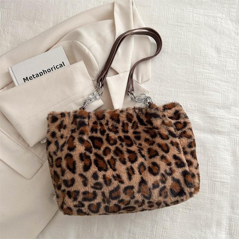 

Leopard print plush trend chain, today s personality is versatile, simple and fashionable casual bag, shoulder underarm bag