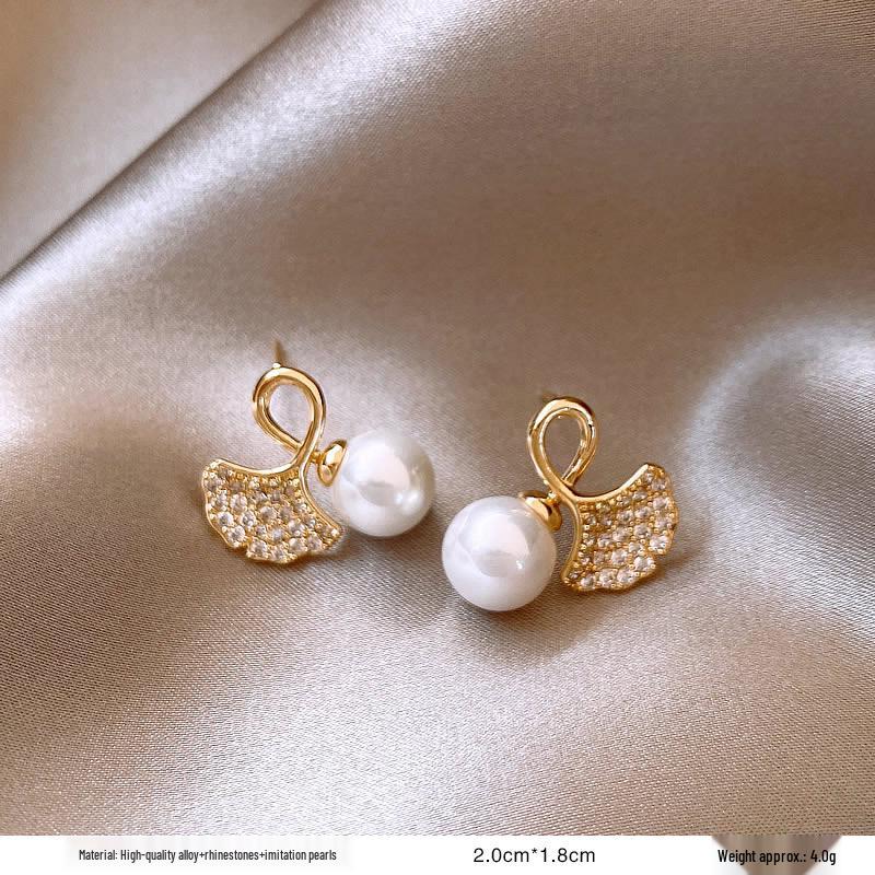 French Retro Pearl Plaid Earrings: Luxury Korean Studs for Women
